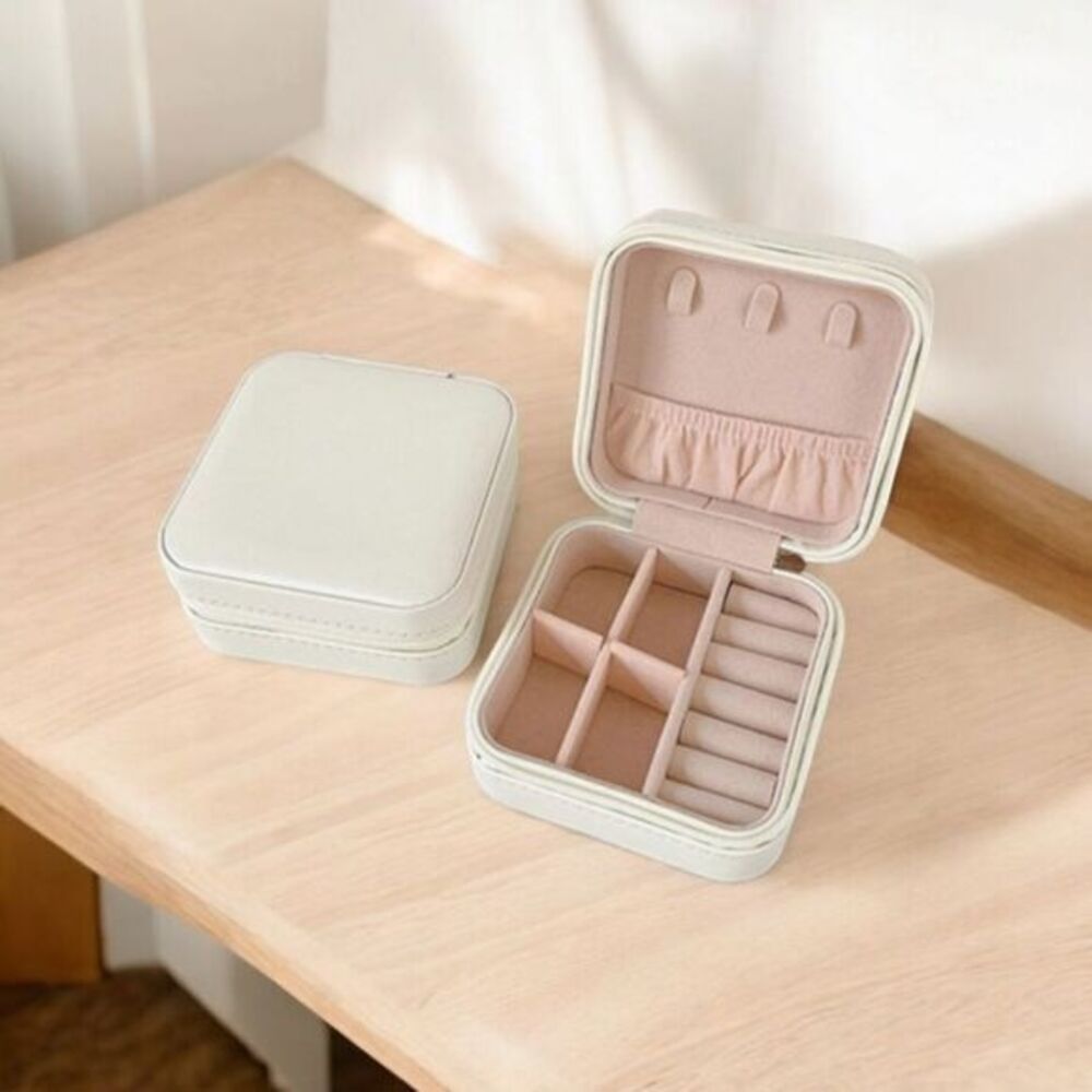Travel Size Jewelry box Cream‎ NWT